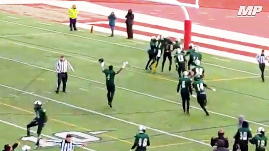 Cass Tech's (MI) 5-star wide receiver Donovan Peoples-Jones make an acrobatic catch in the endzone with just over 20-seconds left to give Cass Tech a 32-28 lead, which would end up being the final score.

Courtesy of DTV News