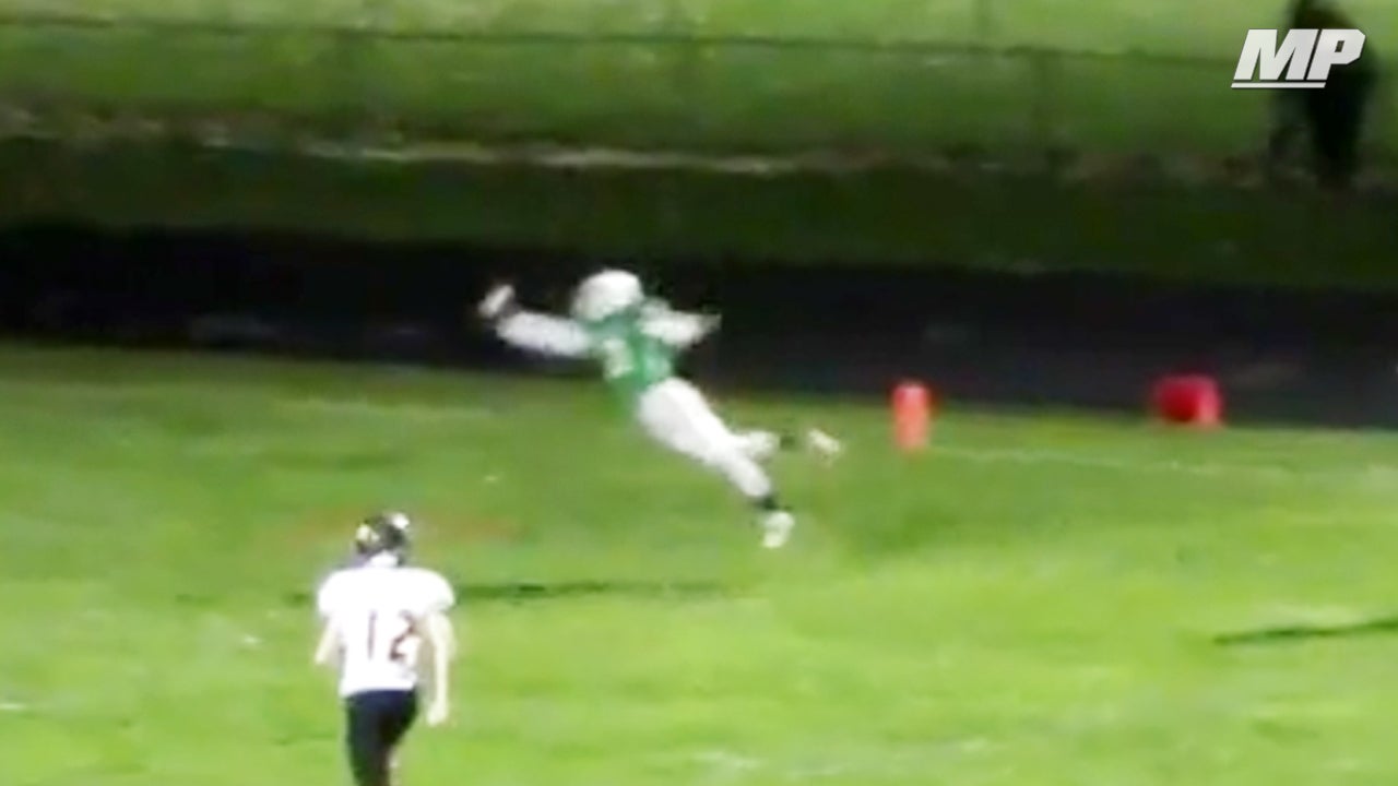 Aaron Steele makes legit one-handed catch