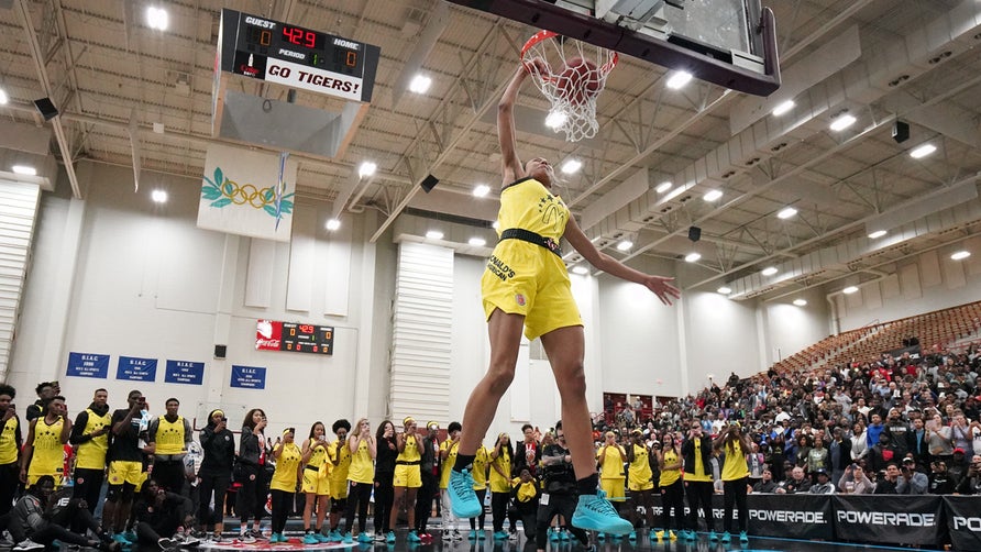 This Girl Can Dunk!!! At the 2018 Powerade Jam Fest Olivia Nelson-Ododa got the crowd on their feet with her incredible display of athleticism.