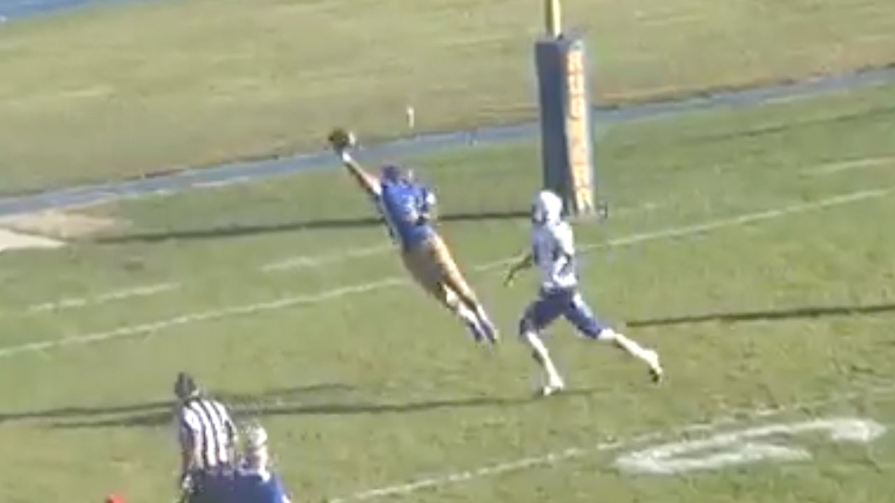 Eisley Hinton only needs one hand