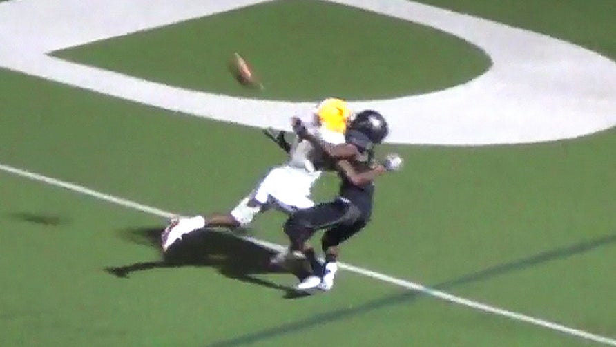 Stefan Cobbs Jr, with an incredible catch behind the defenders back for the score. #MPTopPlay