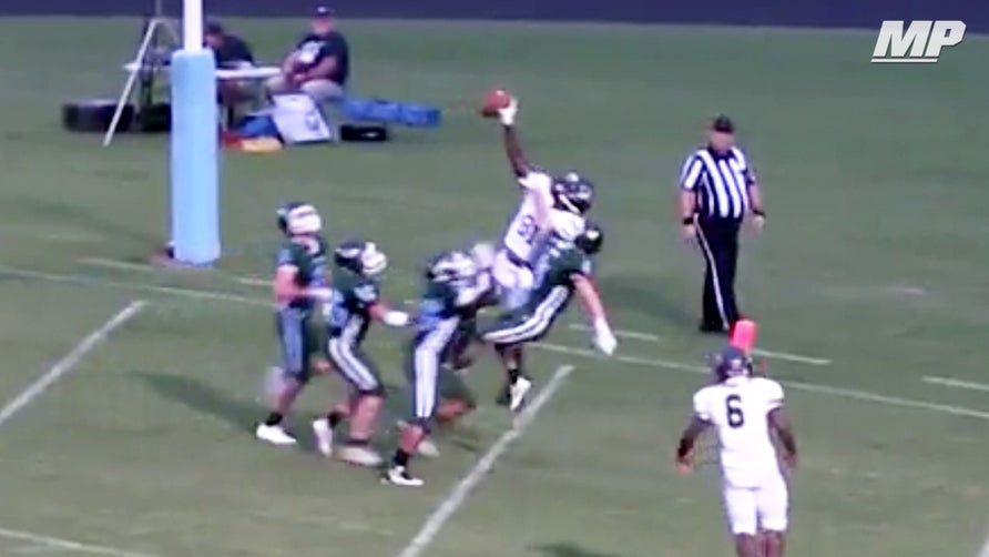 Dinwiddie's (VA) 4-star athlete K'Vaughan Pope makes a nice one-handed grab in the endzone after a botched snap.
