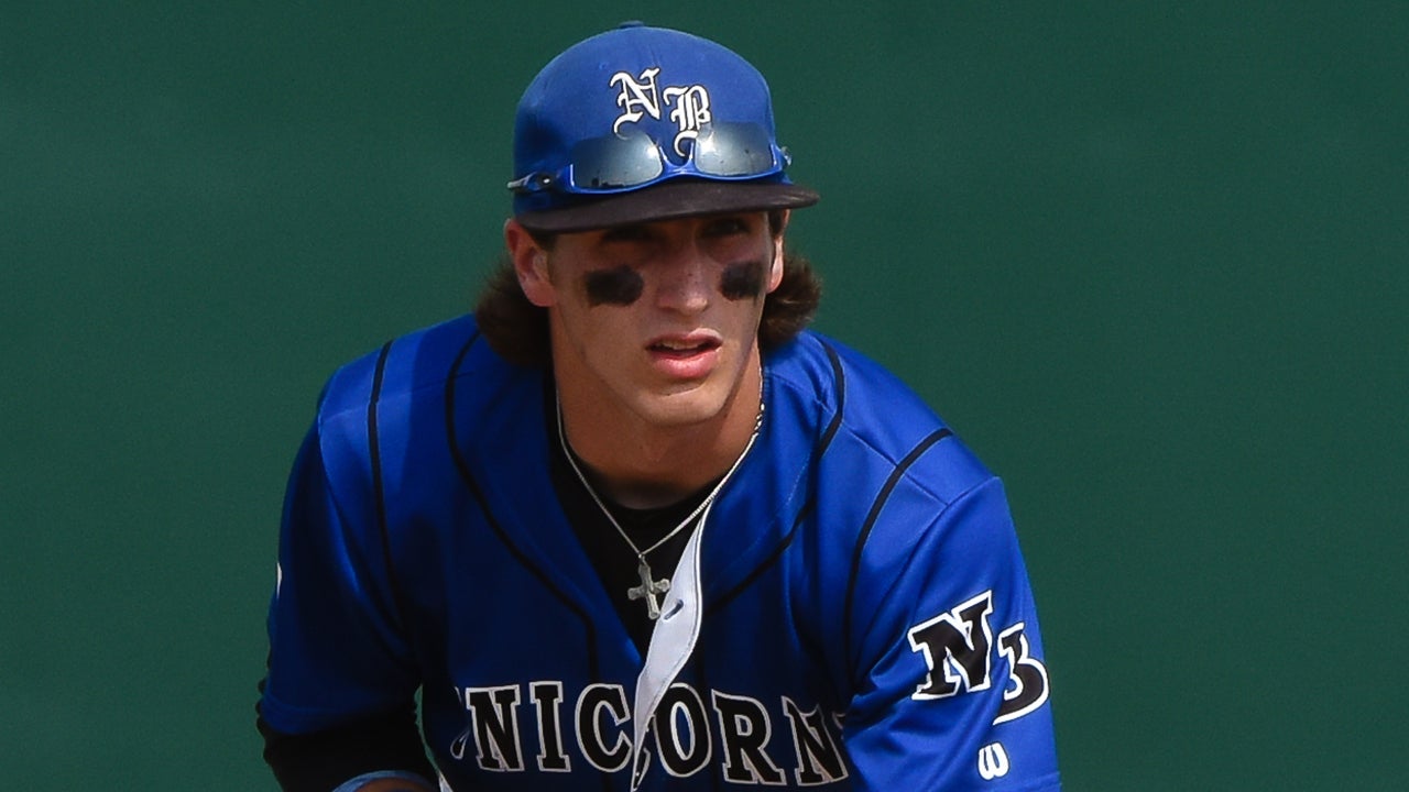 Luke Marbach crashes into fence for catch - #MPTopPlay