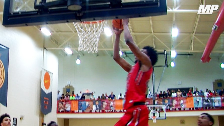 Highlights of Sierra Canyon's (CA) 5-Star forward Marvin Bagley III at the 2016 Nike EYBL Peach Jam.

Bagley played for Phoenix Phamily.