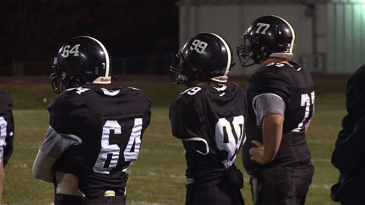 Teen with no arms thrives on football field