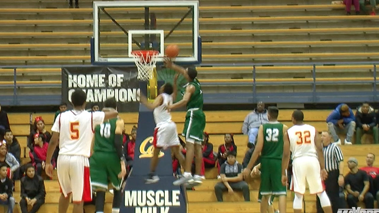 Kenny Wooten pins shot on backboard