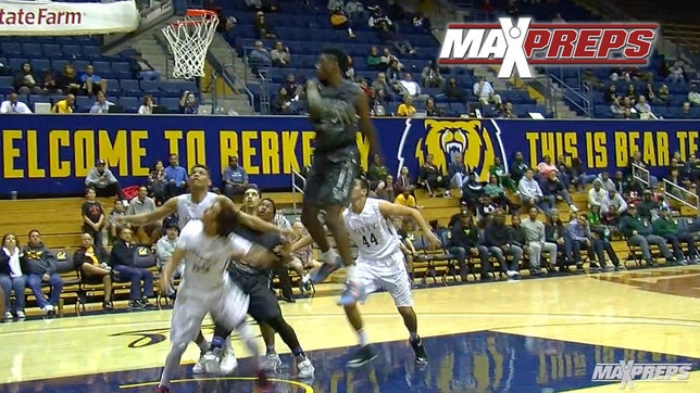 The Archbishop Mitty against Moreau Catholic game went down to the wire at the 2015 MaxPreps MLK Classic hosted by De La Salle.