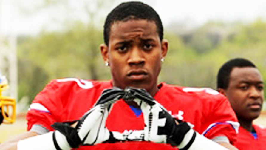 2016 NFL Draft

High school football highlights of Ohio State's Darron Lee when he was playing quarterback at New Albany (OH).