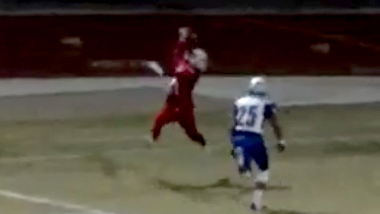 Big time one-handed catch