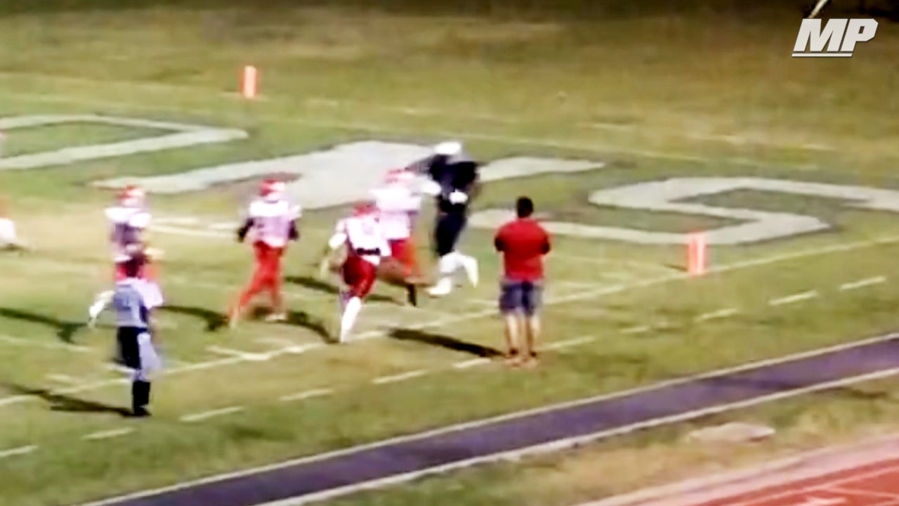 RB backpedals 10-yards for touchdown