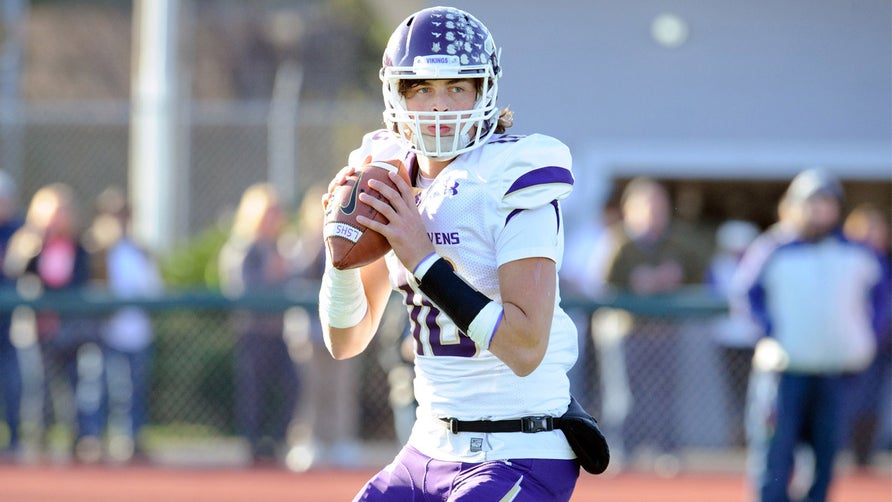 Highlights of Lake Stevens' (WA) five-star quarterback Jacob Eason.