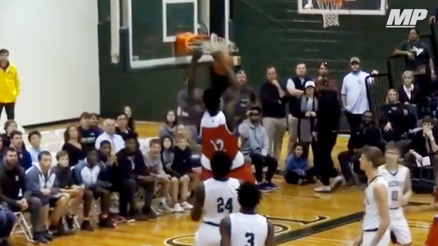 Highlights of Spartanburg Day's (SC) 5-star forward Zion Williamson in their season opener against Christ School. 

Video courtesy of Christ School BBall (@ChristSchoolBB).