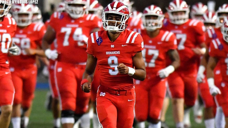 Steve Montoya and Zack Poff join  Hakem Dermish on CBS HQ to take a look at which state has the best high school football heading into the 2020 season.