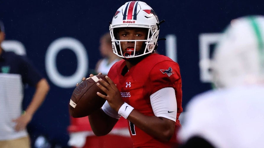 Junior season highlights of Providence Day's (Charlotte, NC) five-star junior quarterback Jadyn Davis. He threw for 3,425 yards and 43 touchdowns while completing 72.5% of his passes.