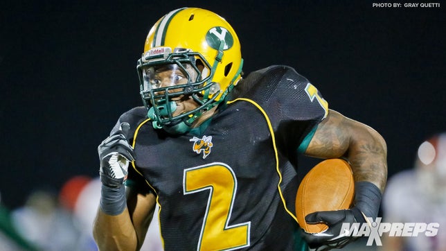 Watch when Derrick Henry broke the national high school football career rushing record.