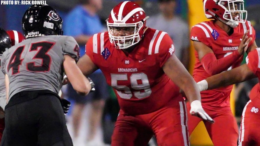 Junior highlights of Mater Dei's (CA) 3-star center George Miki-Han.