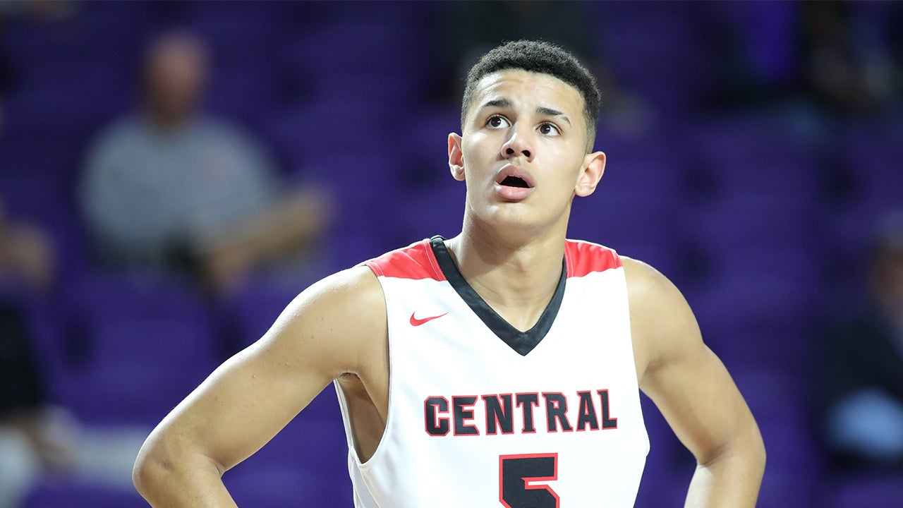 Johnny Davis COP Dunks